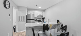 Chic Modern Suite with Style I Free Parking