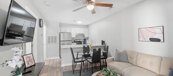 Fayetteville Bright & Chic Suite I Onsite Parking