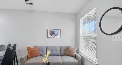 Bright Modern 1BR Retreat I Fitness Center