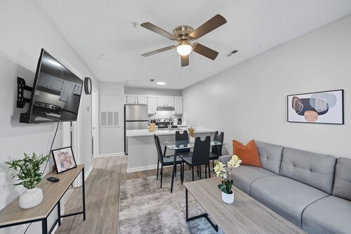 Bright Modern 1BR Retreat I Fitness Center