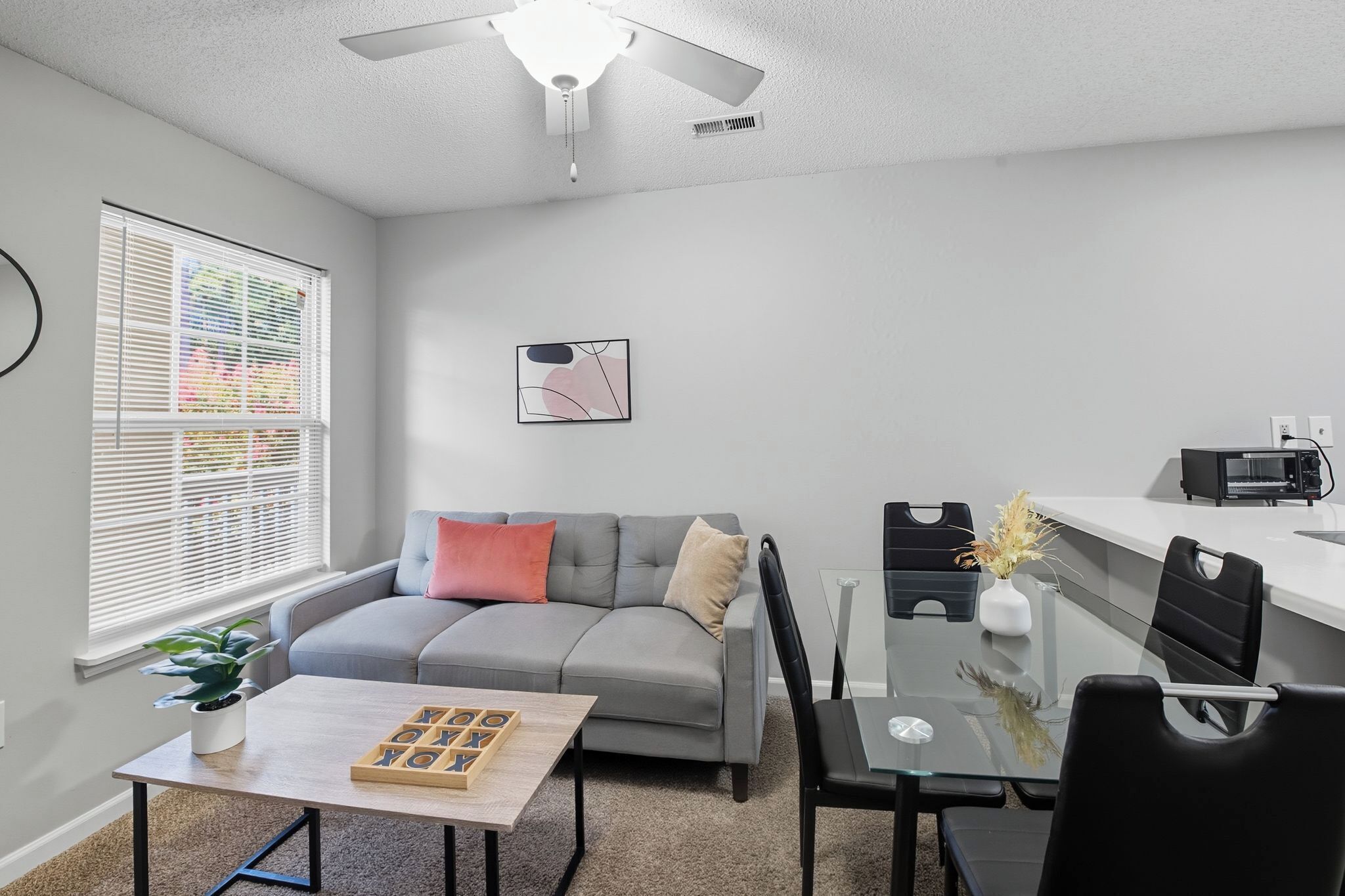 Cozy Contemporary Stay I Pool & Gym I Free Parking - Fayetteville, NC