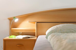 WiFi, bed sheets