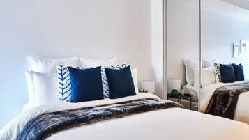 2 عدّة غرف نوم ومكواة/لوح كي وواي فاي مجانًا وملاءات أسرّة