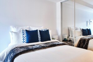 2 عدّة غرف نوم ومكواة/لوح كي وواي فاي مجانًا وملاءات أسرّة