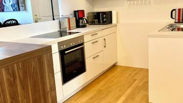 Mikrowelle, Ofen, Herdplatte, Geschirrspüler