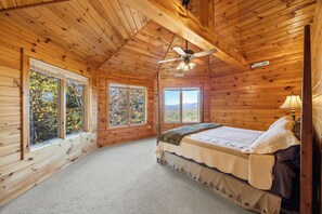 3 間睡房、書桌、熨斗/熨衫板、可攜式嬰兒床