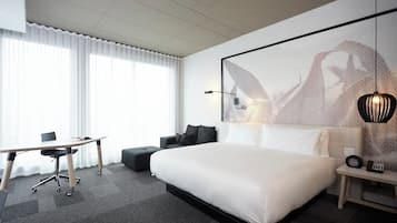 Tabla de planchar con plancha, wifi gratis y ropa de cama