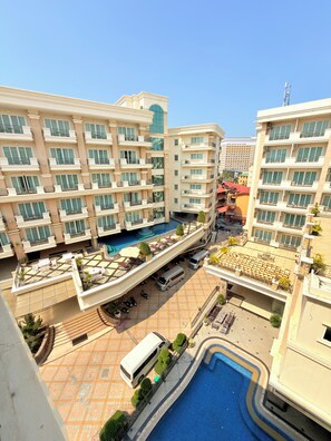 Caja fuerte y espacio para trabajar con un portátil