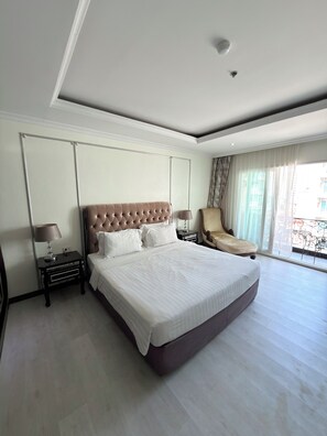 Studio, 1 Double Bed, Balcony, Pool View