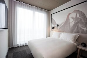 Iron/ironing board, free WiFi, bed sheets
