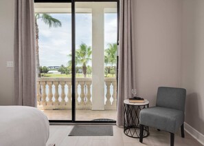 5 habitaciones, escritorio y tabla de planchar con plancha 