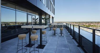 Pet-Friendly Room w/ Kitchenette + Close to Spas, Bars & Shopping in Brossard