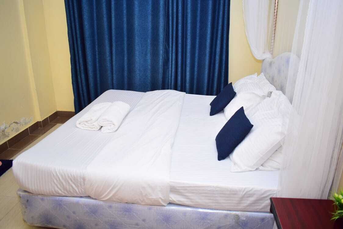 1 slaapkamer, een strijkplank/strijkijzer, internet, beddengoed