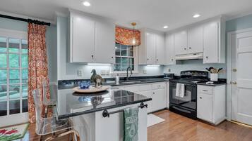 Micro-ondes, four, plaque de cuisson, lave-vaisselle