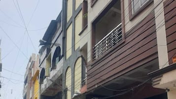 Pintu masuk properti