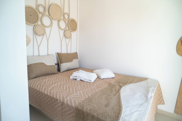 Two Bedroom Villa with Private Pool, III | 客室ごとに異なる装飾、客室ごとに異なるインテリア、アイロン / アイロン台、WiFi (無料)
