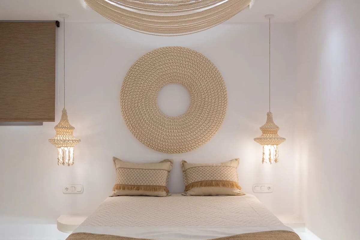 Tabla de planchar con plancha, wifi gratis y decoración personalizada