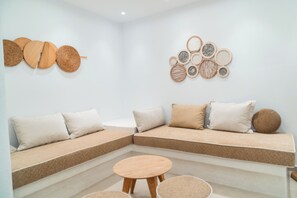 Two Bedroom Villa with Private Pool, I | リビング エリア | 薄型テレビ