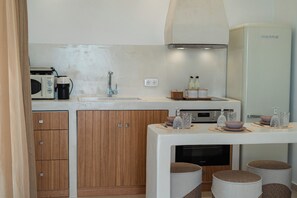 Two Bedroom Villa with Private Pool, I | Dapur peribadi | Peti sejuk, ketuhar gelombang mikro, ketuhar, dapur