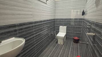 Deluxe Double Room | Bathroom