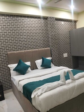 Deluxe Double Room | Free WiFi