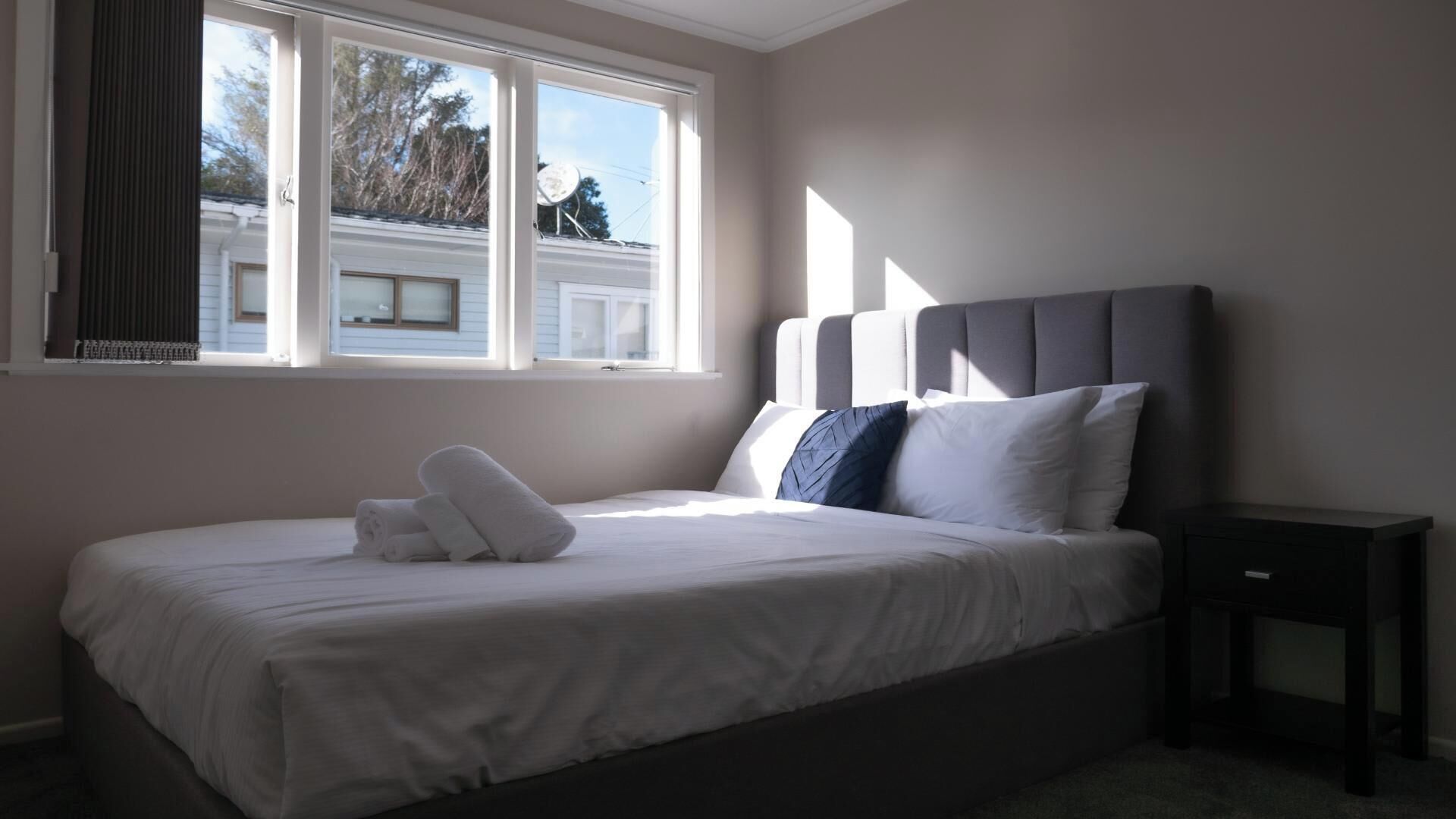 3 bedrooms, iron/ironing board, internet, bed sheets