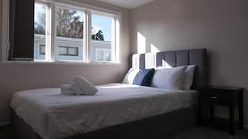 3 bedrooms, iron/ironing board, Internet, bed sheets