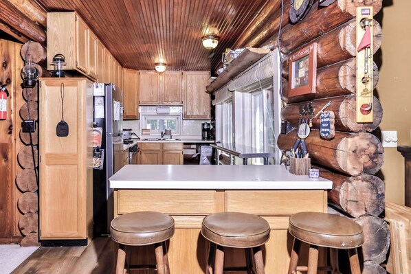 ثلاجة، ميكروويف، فرن، موقد طهي مسطح