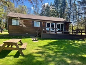 Outdoor dining - Stepaway Vacation Rentals- Circle of Pines Pine Lodge (St.Germain)