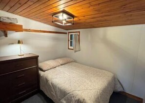 2 bedrooms, WiFi, bed sheets - Stepaway Vacation Rentals- Circle of Pines Upper Pine Cabin (St.Germain)