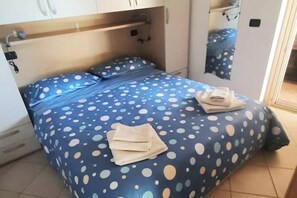 1 chambre, fer et planche à repasser, Wi-Fi, literie fournie
