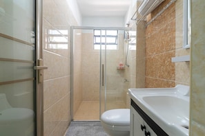 Dusche, Handtücher, Seife, Toilettenpapier