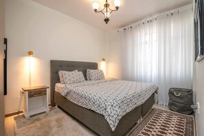 Iron/ironing board, Internet, bed sheets