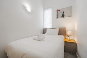 3 bedrooms, desk, iron/ironing board, WiFi