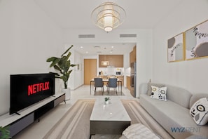 Standard Apartment, City View | Living area