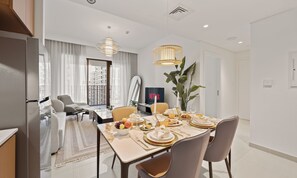 Private kitchen - WYZ RENT|Earthy Elegant 1BR Surf 2 Creek Beach (Dubai)