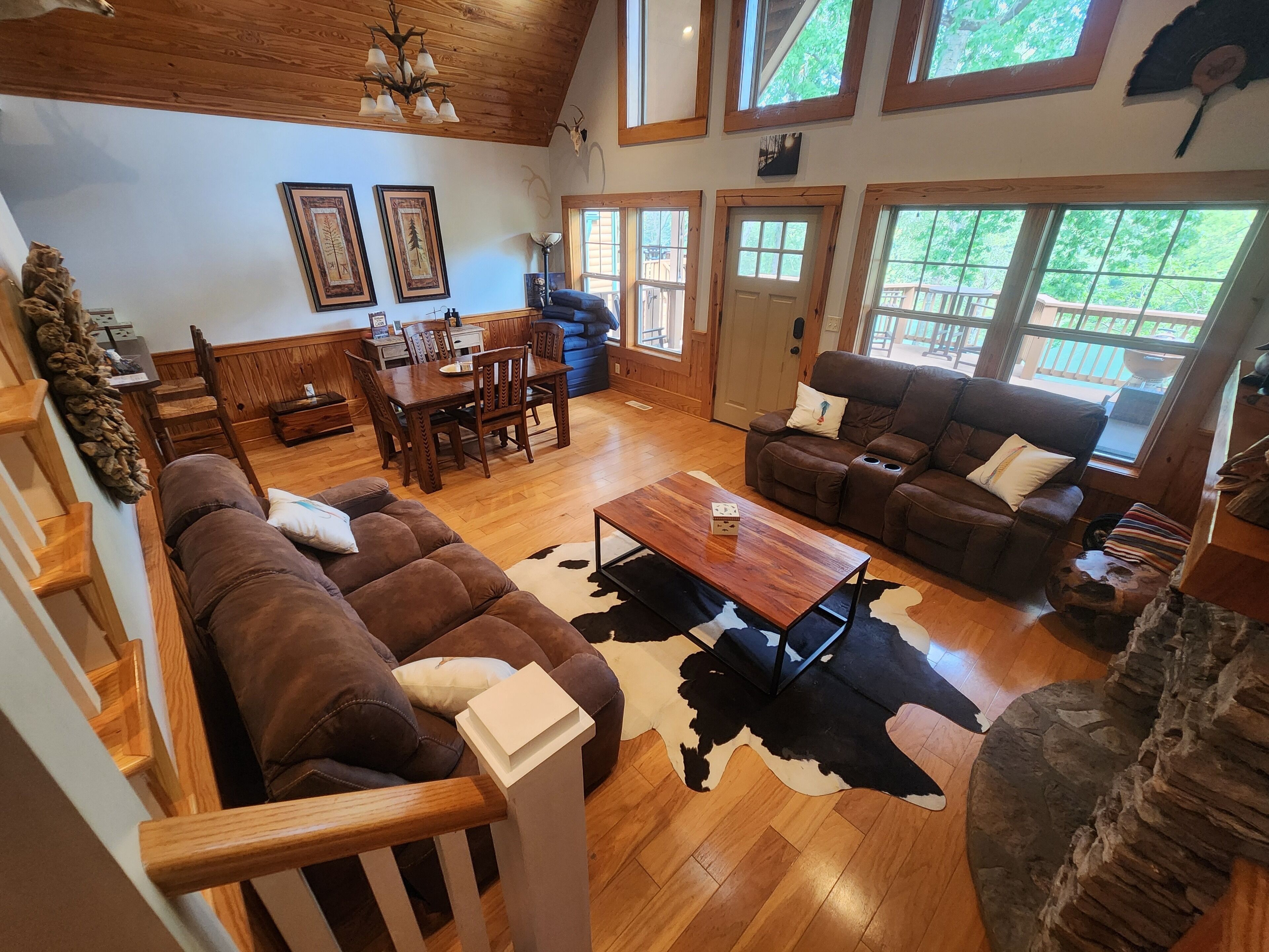 تلفزيون ذكي، مدفأة، كُتُب