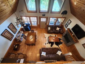 Smart TV, fireplace, books - Little Red River Waterfront Cabin for a perfect fishing getaway! (Heber Springs)