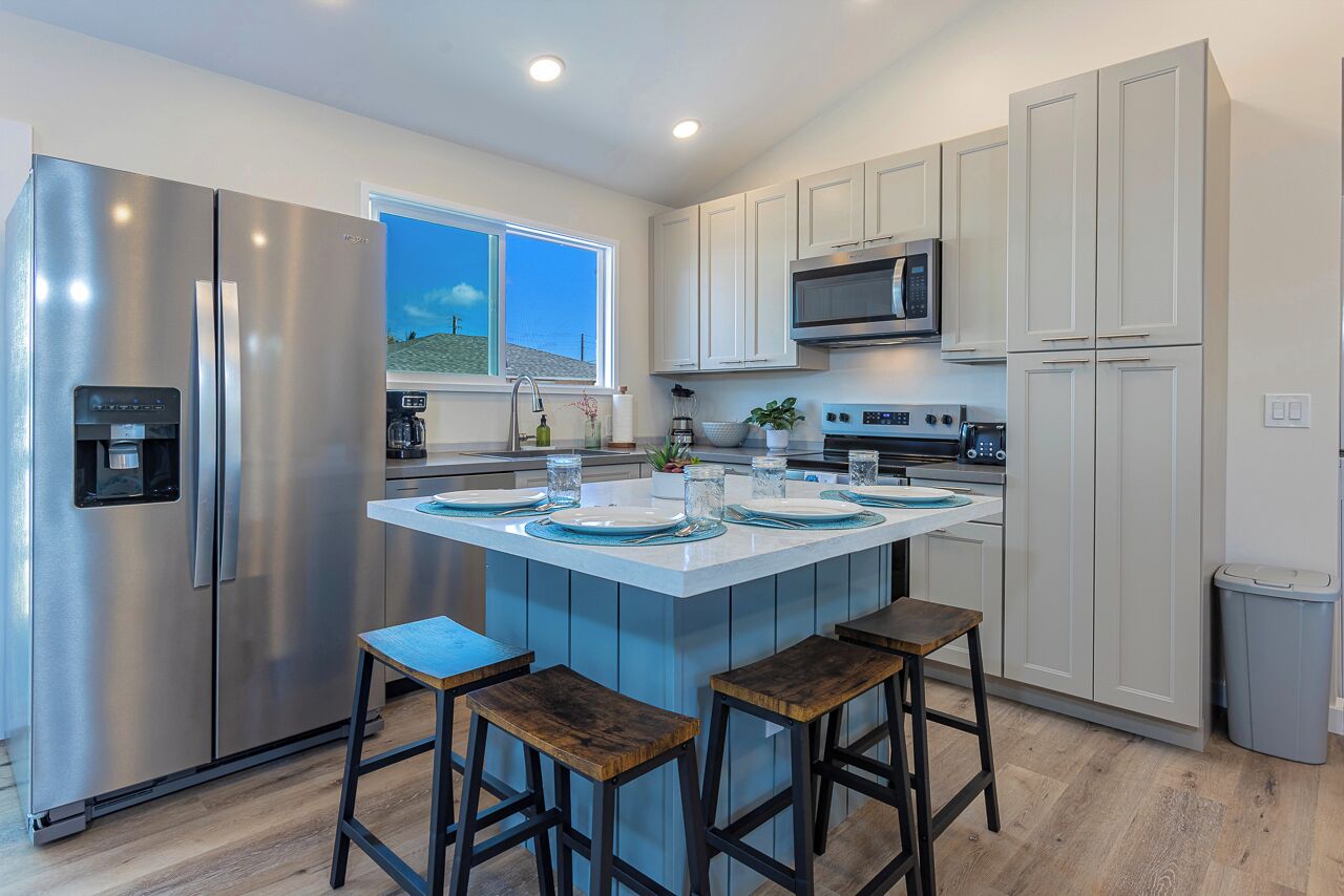 Geladeira, micro-ondas, fogão, cooktop