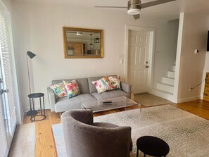 TV - Charming 1-bedroom townhome in serene Pass Christian (Pass Christian)