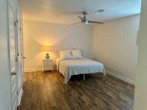 1 bedroom, WiFi, bed sheets - Charming 1-bedroom townhome in serene Pass Christian (Pass Christian)