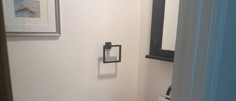 Serviettes fournies, savon, papier toilette