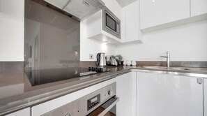 Micro-ondes, four, plaque de cuisson, lave-vaisselle