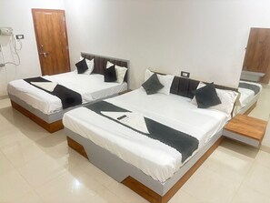 Deluxe Quadruple Room | Free WiFi, bed sheets - HOTEL KRISHNA HERITAGE VRINDAVAN (Vrindavan)
