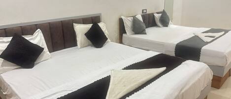Deluxe Quadruple Room | Free WiFi, bed sheets