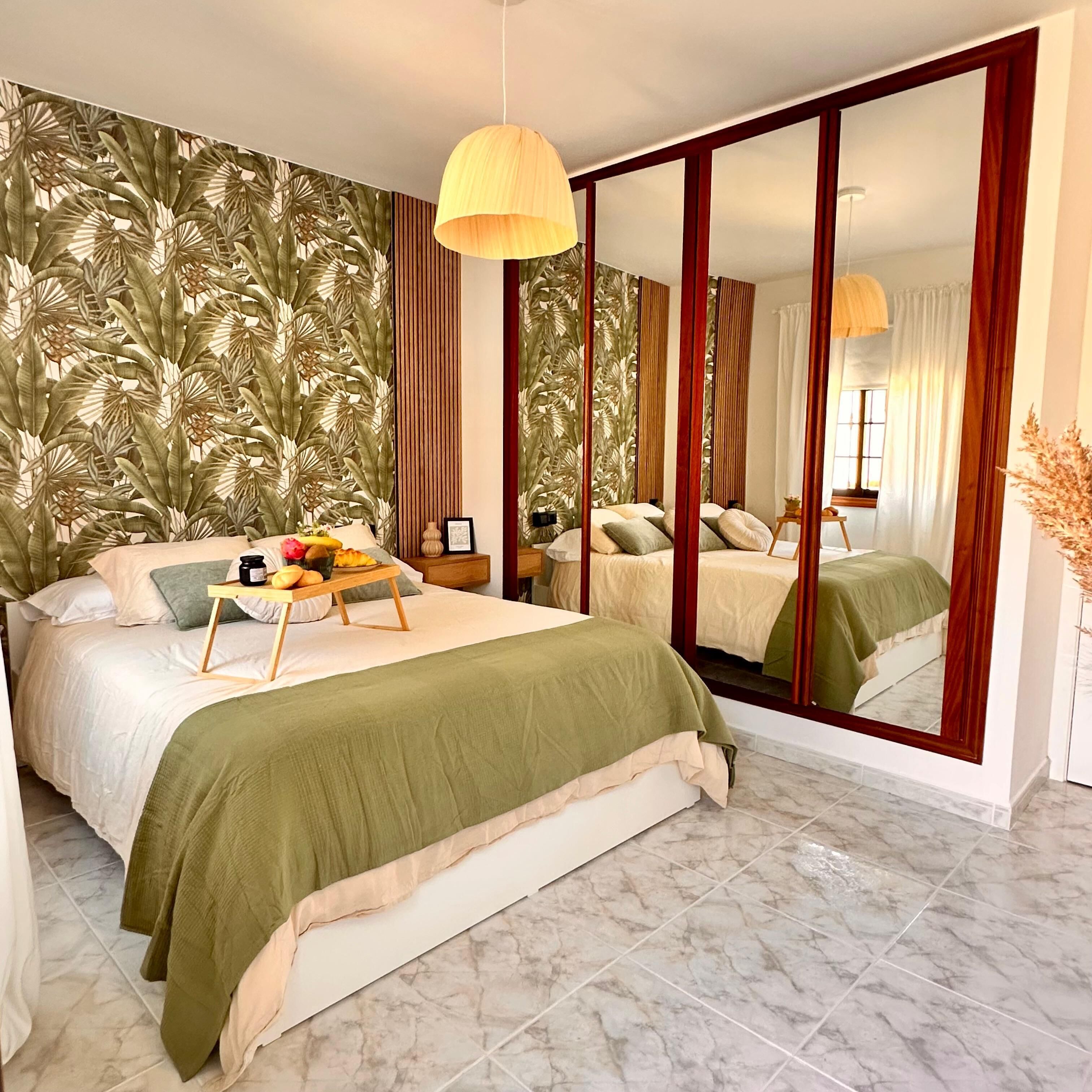 3 bedrooms, iron/ironing board, internet, bed sheets