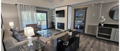 Smart-TV, Kamin, DVD-Player