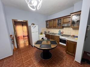 Oven, stovetop - Seaside Apartment Durres (Durrës)