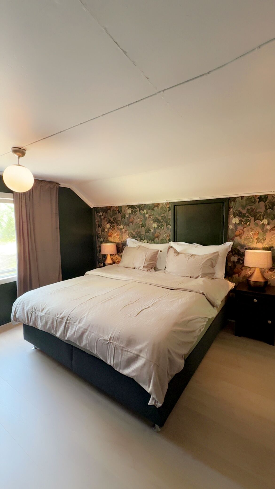 4 slaapkamers, een strijkplank/strijkijzer, internet