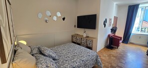 1 habitación, tabla de planchar con plancha, internet y ropa de cama 